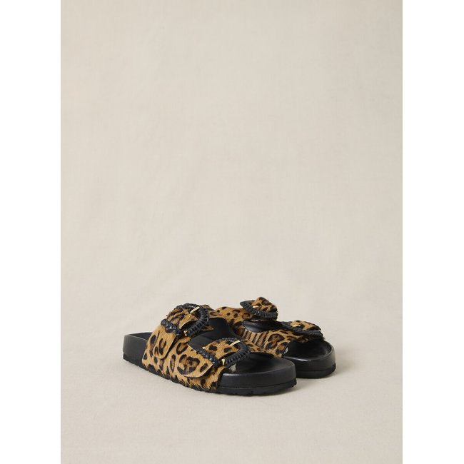 Flache Pantoletten CORA mit Lederriemen im Leopardenmuster leopardenmuster <span itemprop=