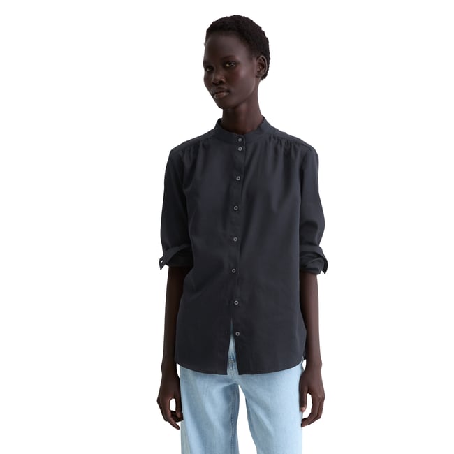 Blouse à col montant relaxed en satin de coton doux bleu fooncé <span itemprop=