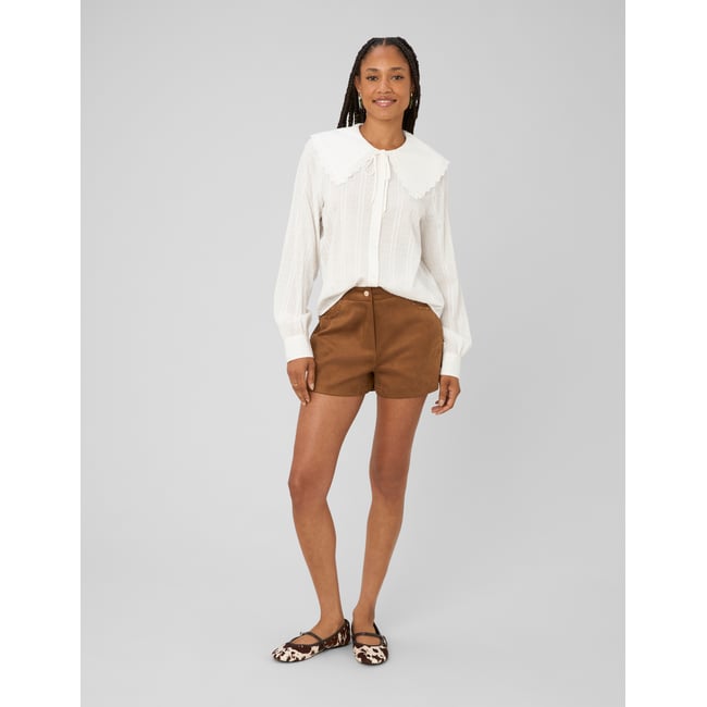 Short en suèdine marron foncée <span itemprop=