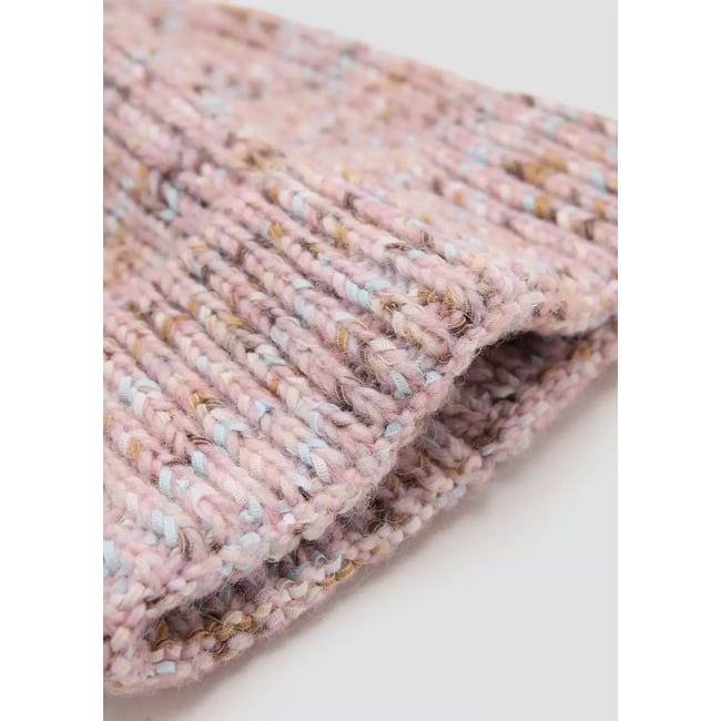 Bonnet maille torsadée pompon rose pâle <span itemprop=