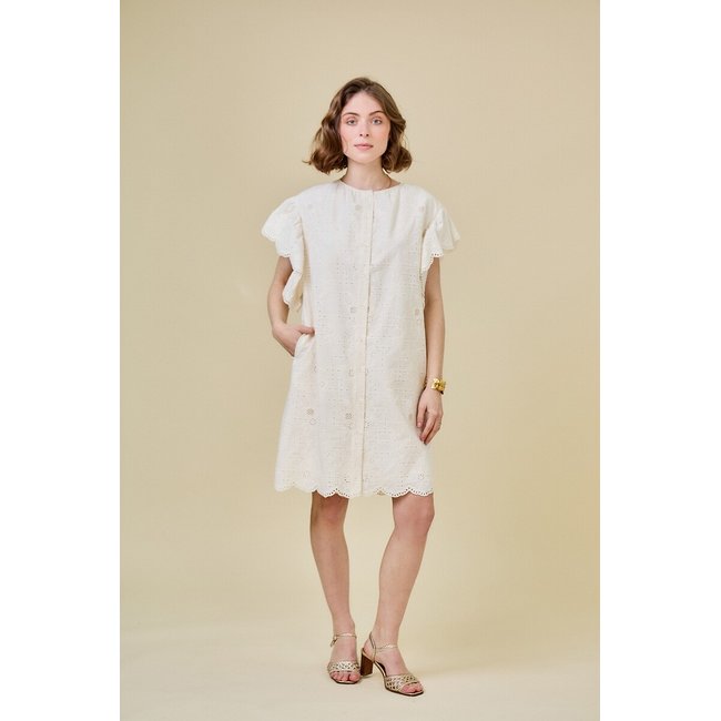 Vestido corto de manga corta con encaje crudo <span itemprop=