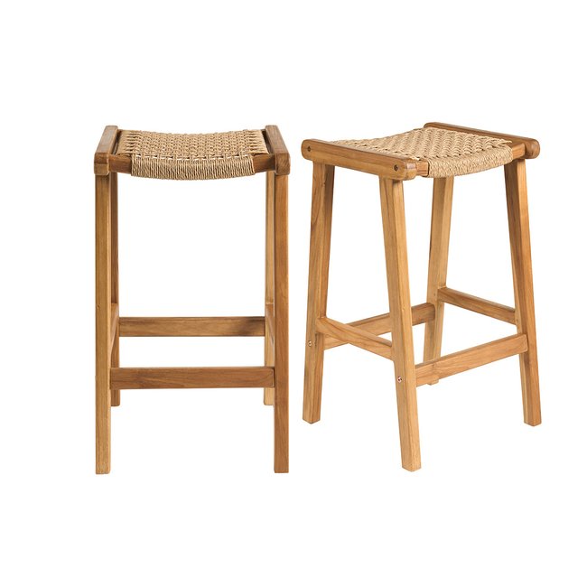 Tabourets de bar ethniques extérieur en bois teck massif et cannage rotin H66 cm (lot de 2) GAWA Couleur naturel <span itemprop=