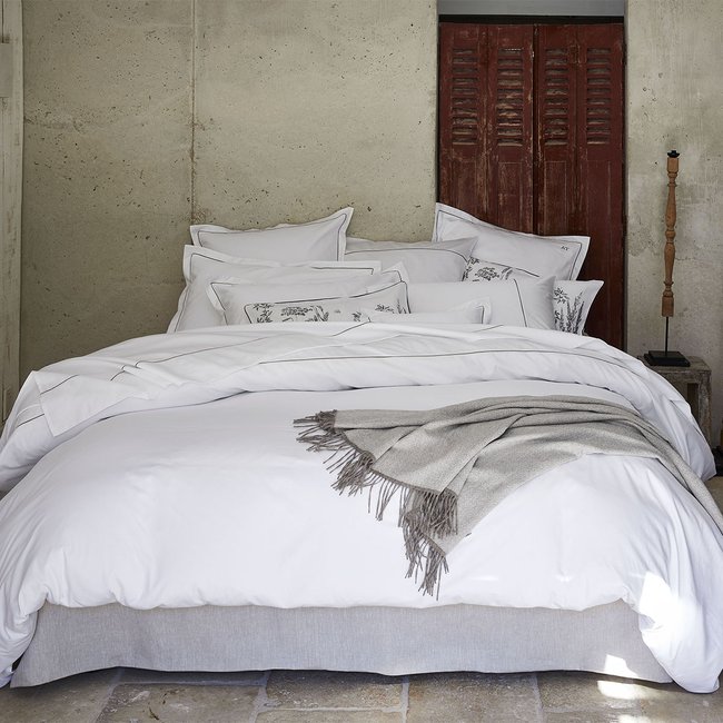 Housse de couette unie en jaquard et satin de coton biologique, ORSAY blanc/marine <span itemprop=