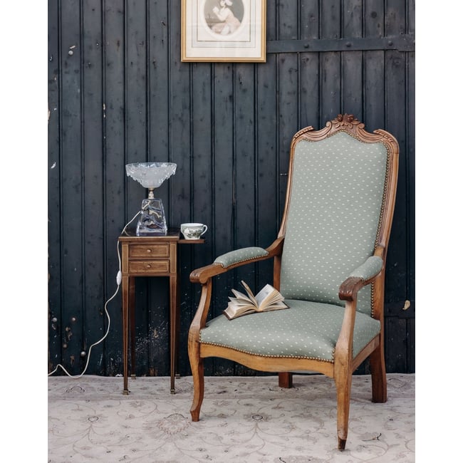 Fauteuil Voltaire confortable  Ernest N°1558 - Bon état Couleur bois clair <span itemprop=