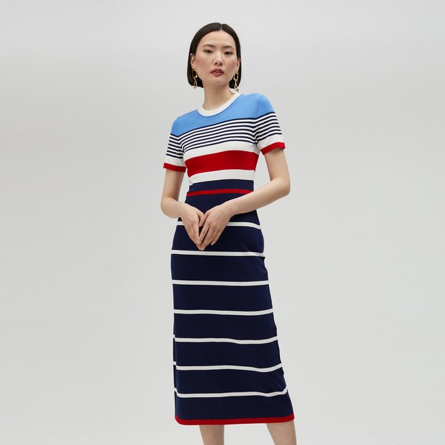 Robe moulante avec manches courtes bleu marine <span itemprop=