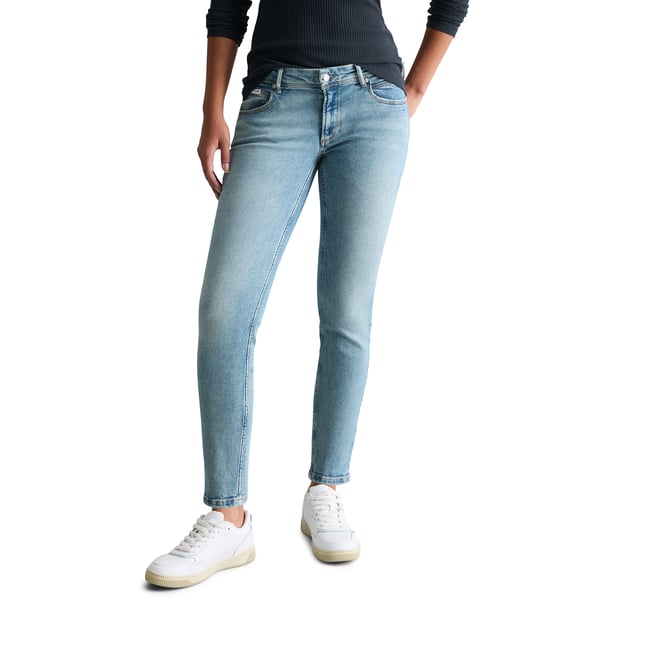 Jeans modèle Alva slim cropped en mélange de coton organique bleu clair <span itemprop=
