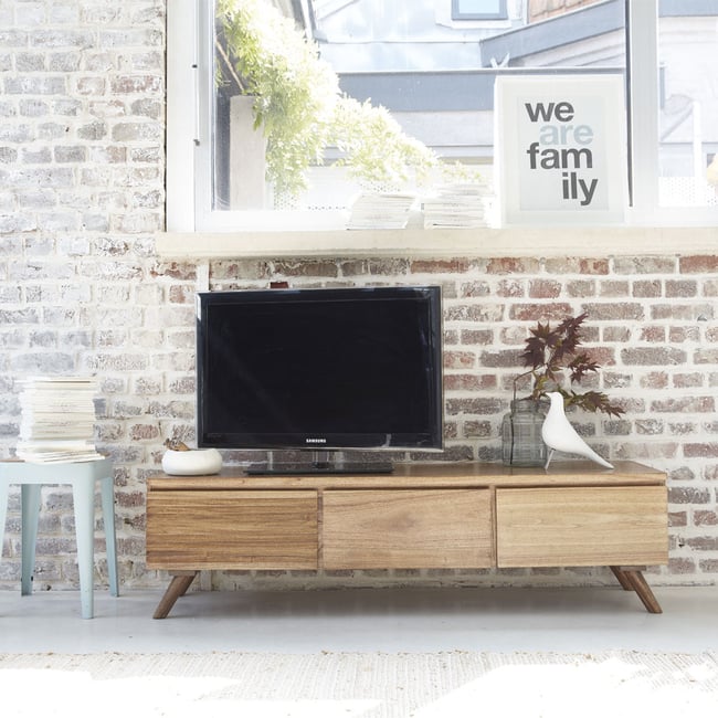 Meuble TV en bois massif 150 cm 3 portes  ODDA Couleur naturel <span itemprop=