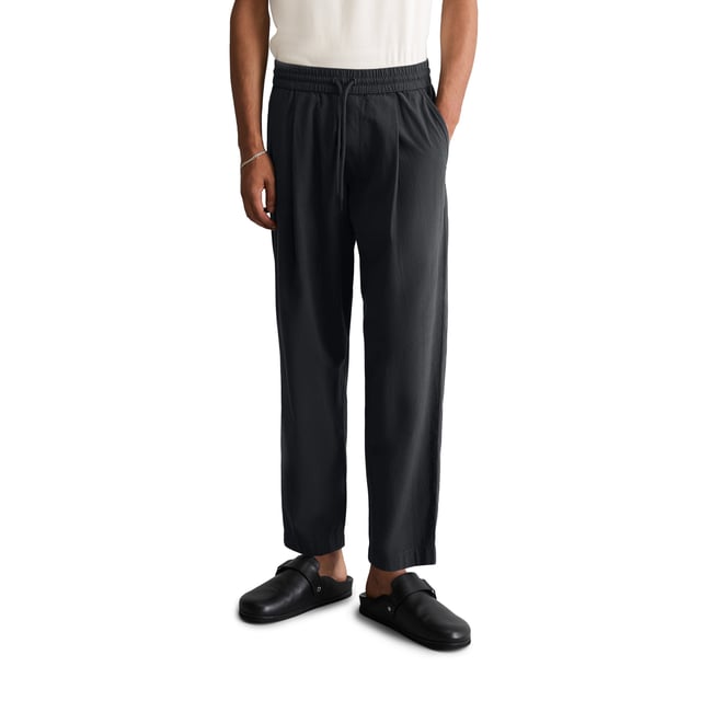 Pantalon en seersucker regular en pur coton bio bleu foncé <span itemprop=