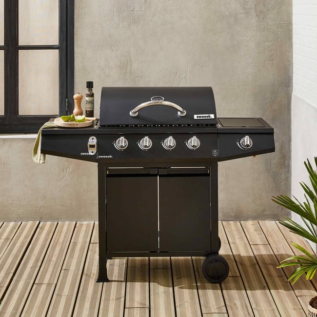 Barbecue gaz 4 brûleurs + 1 feu latéral avec roues, tablettes, thermomètre et housse TREVILLE 4 AVEC HOUSSE noir <span itemprop=