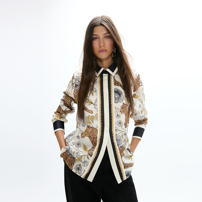 Chemise imprimé léopard et floral à bordures contrastantes blanc <span itemprop=