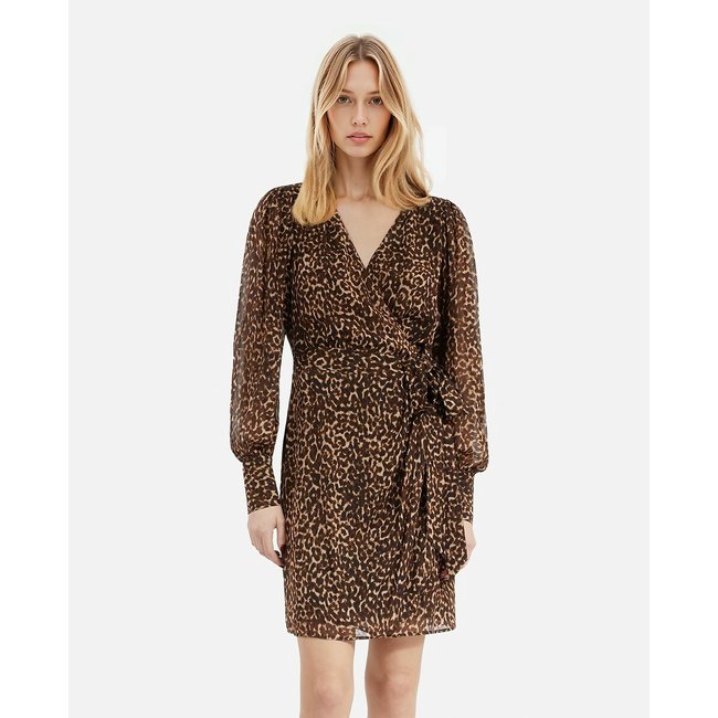 Vestido curto e estampado leopardo <span itemprop=