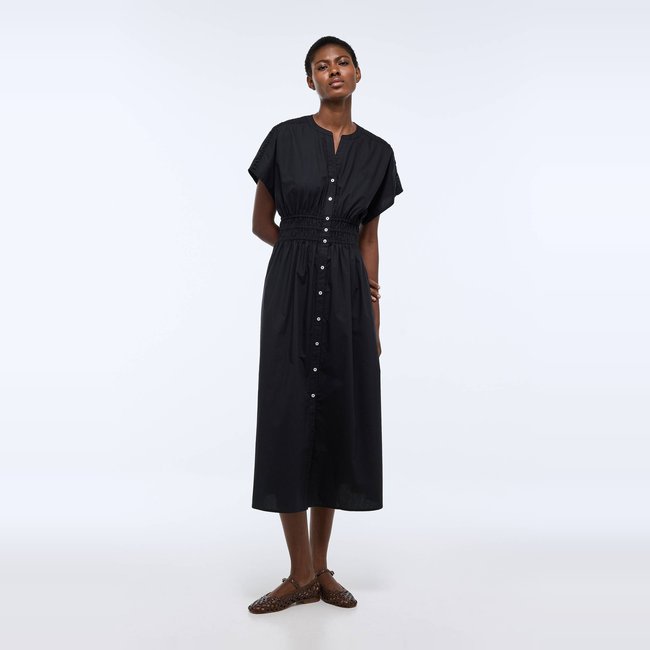 Robe midi cintrée unie en popeline de coton noir <span itemprop=