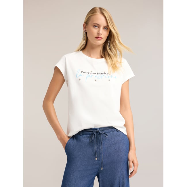 T-shirt avec inscription et broderie avec pierres blanc <span itemprop=