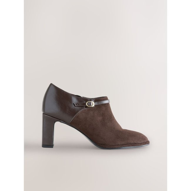 Bottes à boucle avec bout rond et talon carré marron chocolat <span itemprop=