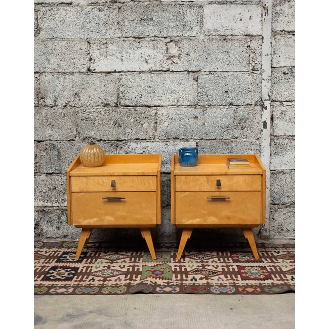 Paire de tables de chevets Maïa N°1534 - Bon état Couleur bois clair <span itemprop=
