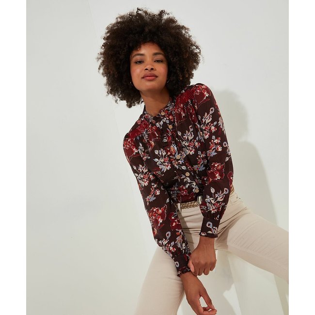 Blusa de flores con volantes estampado fondo burdeos <span itemprop=