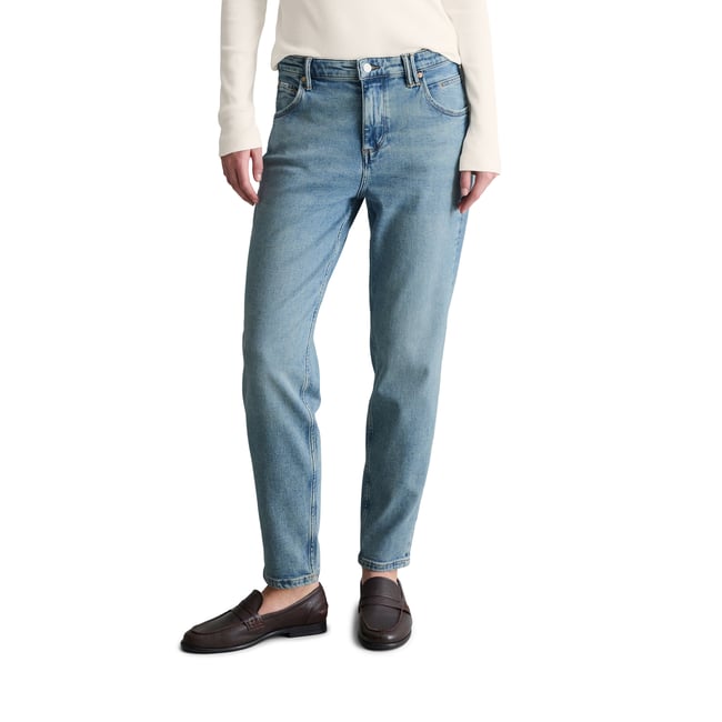Jeans modèle Freja boyfriend en mélange de coton organique bleu clair <span itemprop=
