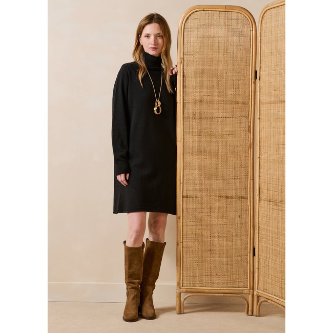 Robe courte manches longues noir <span itemprop=