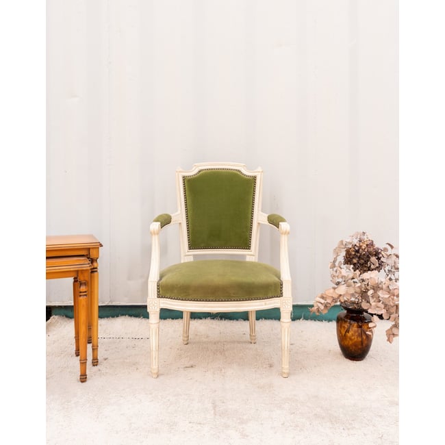 Fauteuil en bois et velours vert Ernest N°1060 - Bon état Couleur beige <span itemprop=