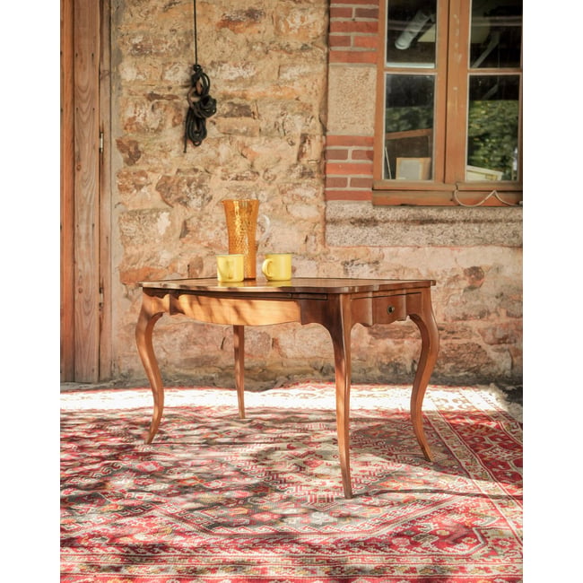 Table basse aux pieds fuselés Léonie N°1171 - Bon état Couleur bois clair <span itemprop=