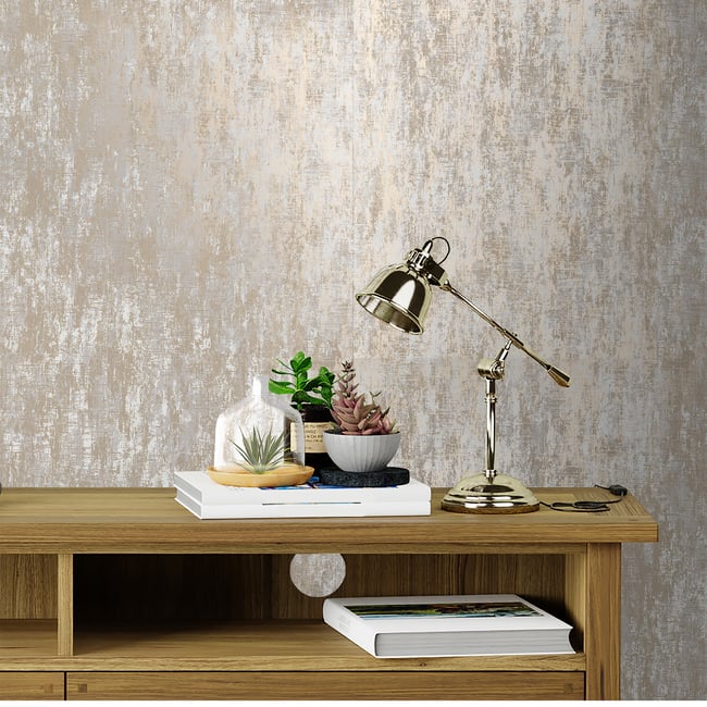 Papier peint effet mur patiné doré Whinfell Couleur beige <span itemprop=