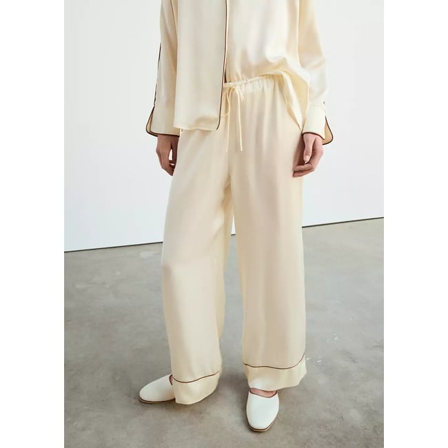 Pantalon en viscose satinée avec passepoil contrastant ivoire <span itemprop=