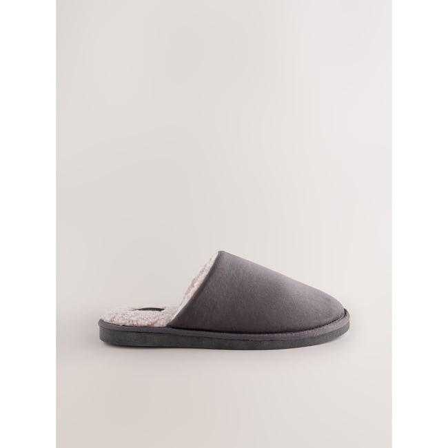 Chaussons mules en micro daim gris <span itemprop=