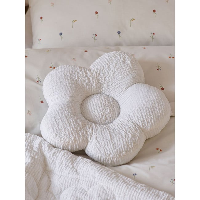 Coussin coton texturé à motif floral blanc <span itemprop=