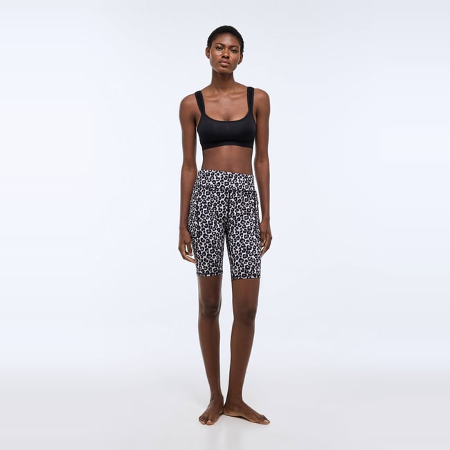 Short cycliste uni enduit <span itemprop=