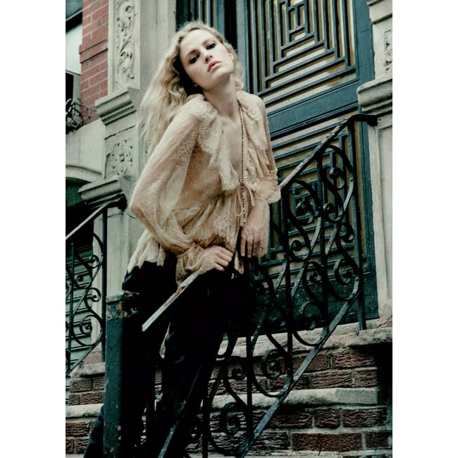 Blouse dentelle à volants sable <span itemprop=