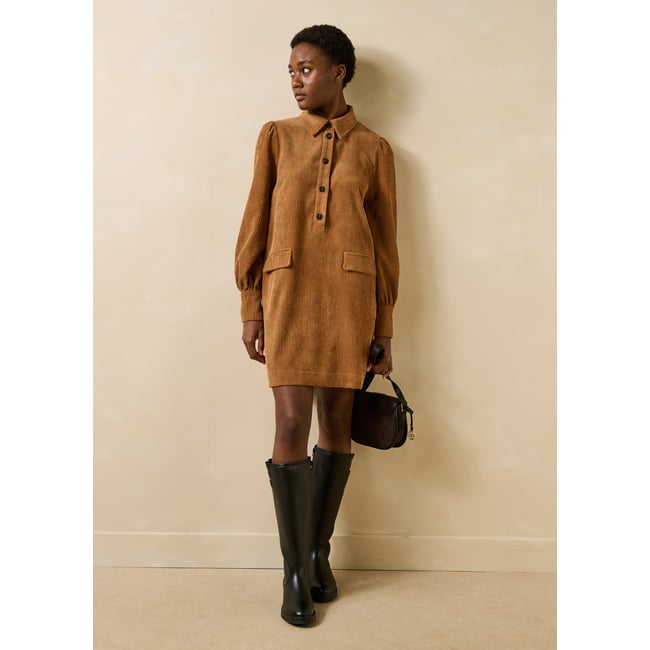 Robe chemise courte en velours côtelé cognac <span itemprop=