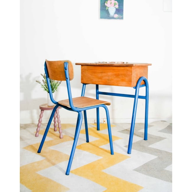 Bureau et la chaise d'écolier Edouard N°1059 - Bon état Couleur bois foncé <span itemprop=