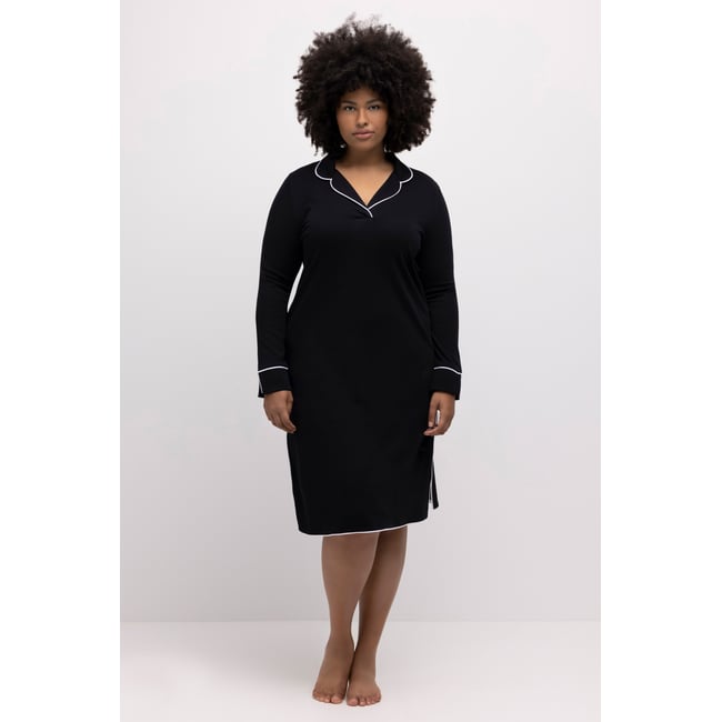 Chemise de nuit. Col à revers noir <span itemprop=
