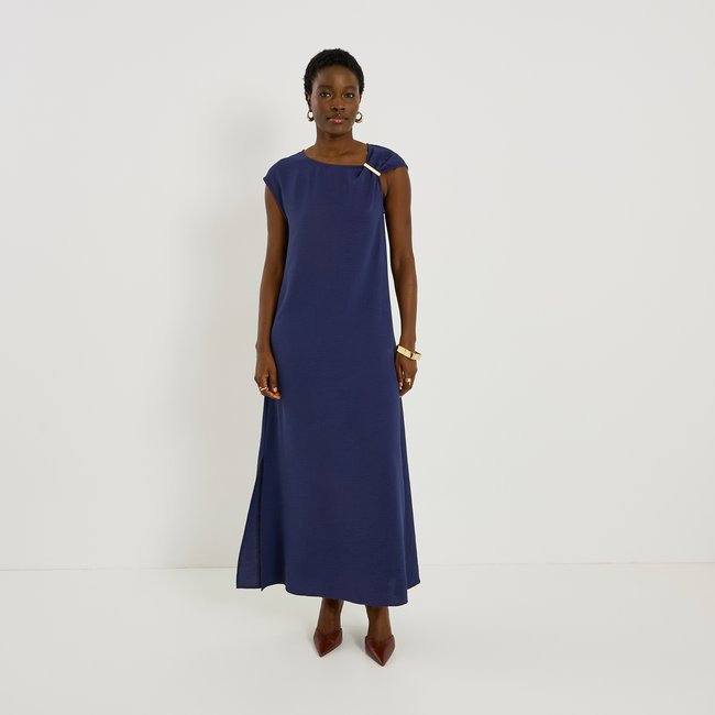 Robe longue habillée détail bijou bleu marine <span itemprop=