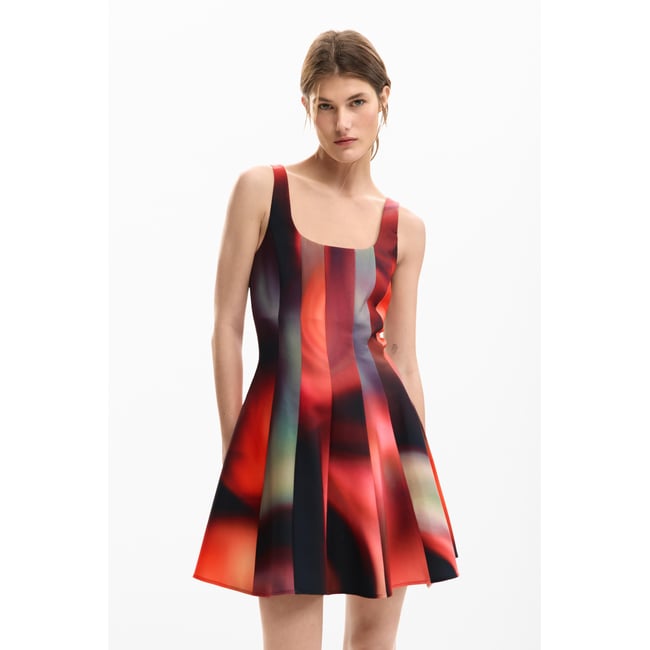 Robe courte panneaux noir <span itemprop=