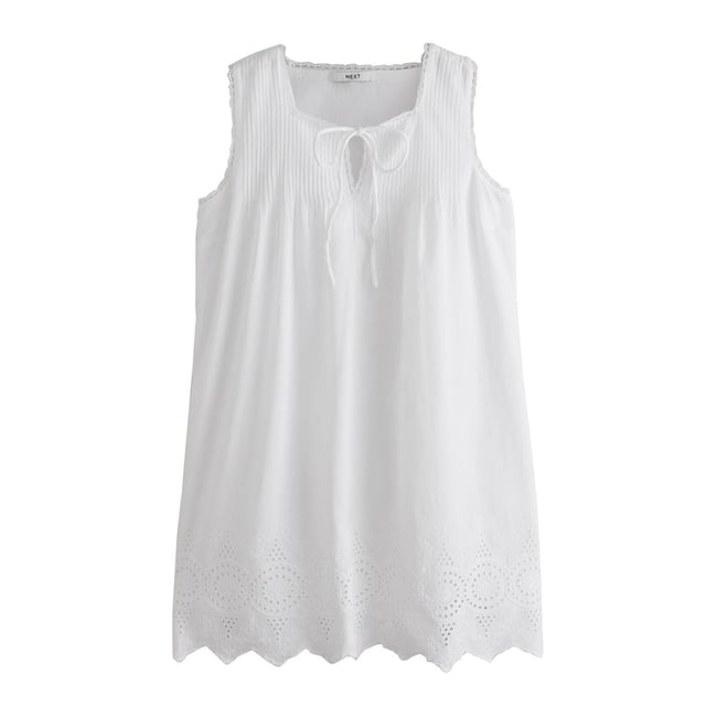 Robe courte brodée avec nœud sur le devant blanc <span itemprop=