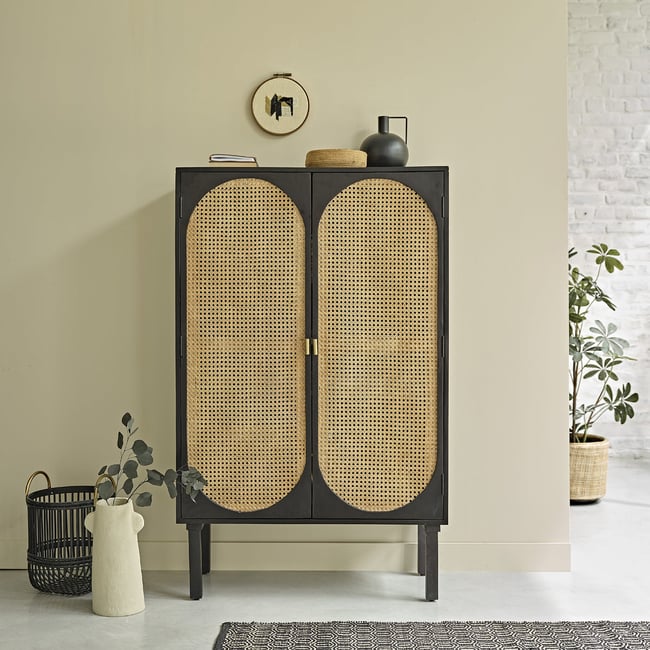 Armoire 2 portes en bois massif et cannage  ZULMA Couleur noir <span itemprop=