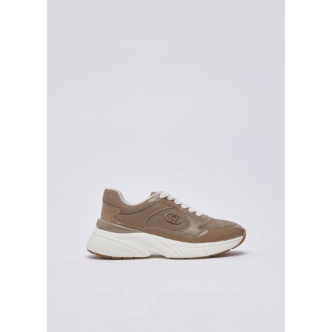 Baskets en daim havane <span itemprop=
