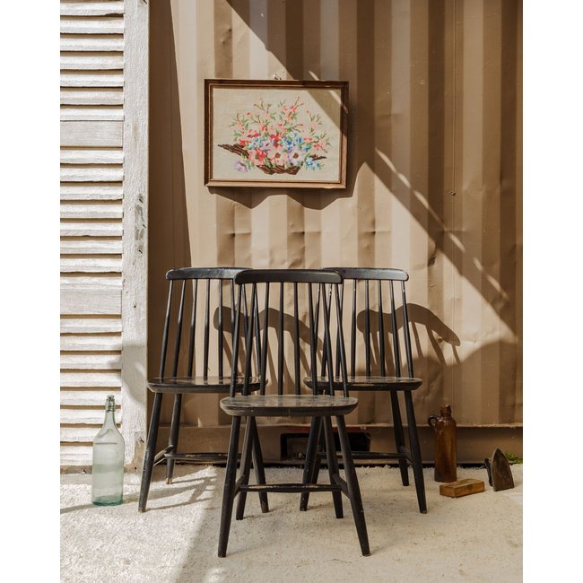 Lot de 3 chaises en bois noir Claude N°1257 - Bon état Couleur noir <span itemprop=