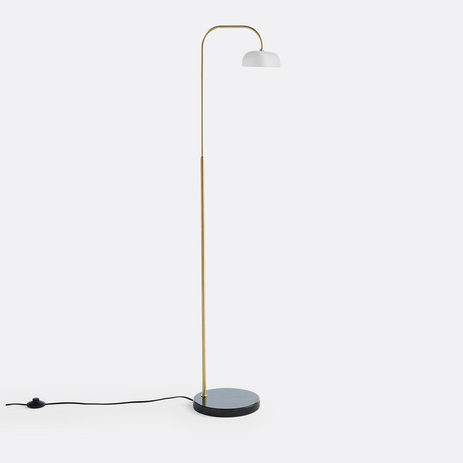 Lampadaire verre opaline, laiton et marbre, Nota blanc <span itemprop=