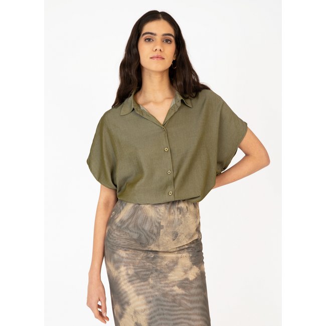 CHEMISE MANCHES COURTES AMORITY vert kaki uni <span itemprop=
