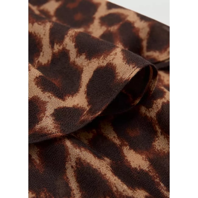 Foulard léopard à finitions effilochées chocolat <span itemprop=