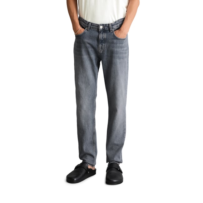 Jeans modèle Aric tapered en coton bio mélangé bleu clair <span itemprop=
