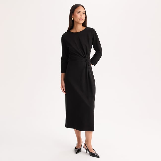 Robe longueur midi, manches 3/4, effet drapé noir <span itemprop=