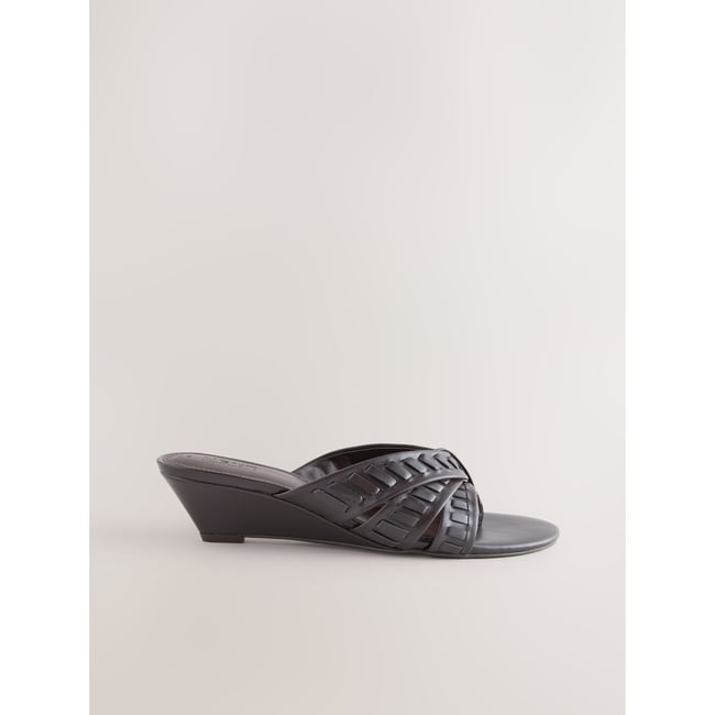 Chaussures compensées/tressées à petit talon marron chocolat <span itemprop=