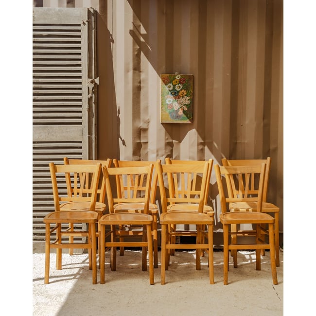 Lot de 8 chaises en bois Claude N°1406 - Bon état Couleur bois clair <span itemprop=