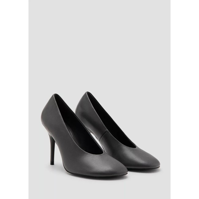 Chaussures à talon en cuir bout pointu gris <span itemprop=