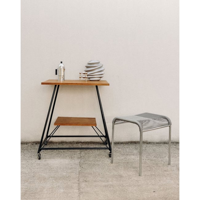 Desserte à roulettes aux allures scandinave Anouk N°341 - Bon état Couleur bois foncé <span itemprop=