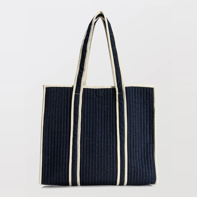 Cabas matelassé en denim <span itemprop=