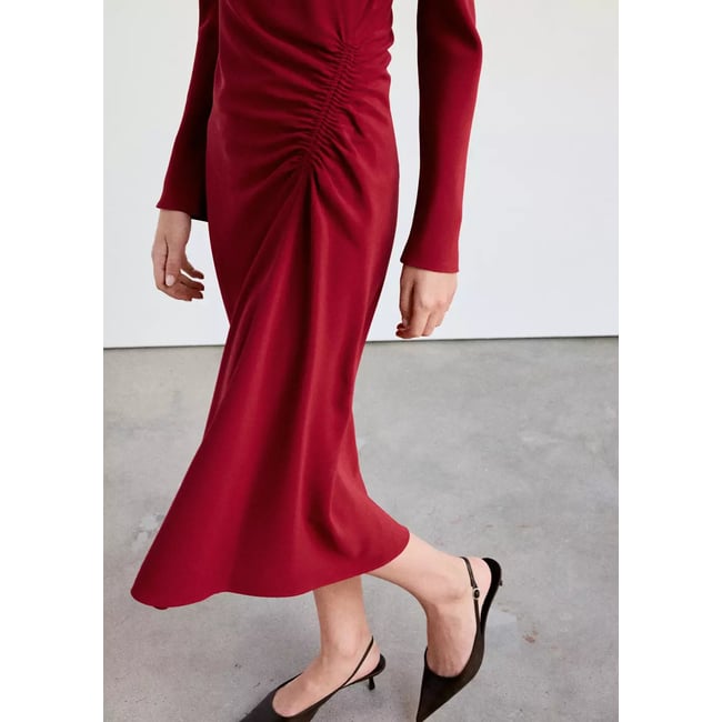 Robe à manches longues froncée rouge <span itemprop=